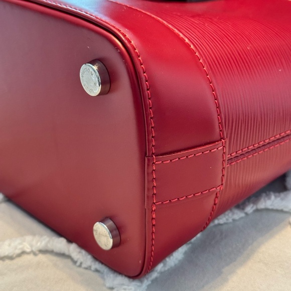 Authentic LV Louis Vuitton Carmine Red Epi Leather Mirabeau PM Handbag Purse EUC - Picture 5 of 10